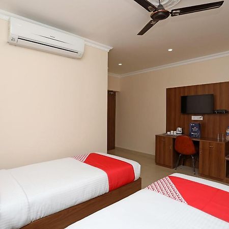 Oyo 13528 Kumud Plaza Hotel Bhuvanesvar Kültér fotó