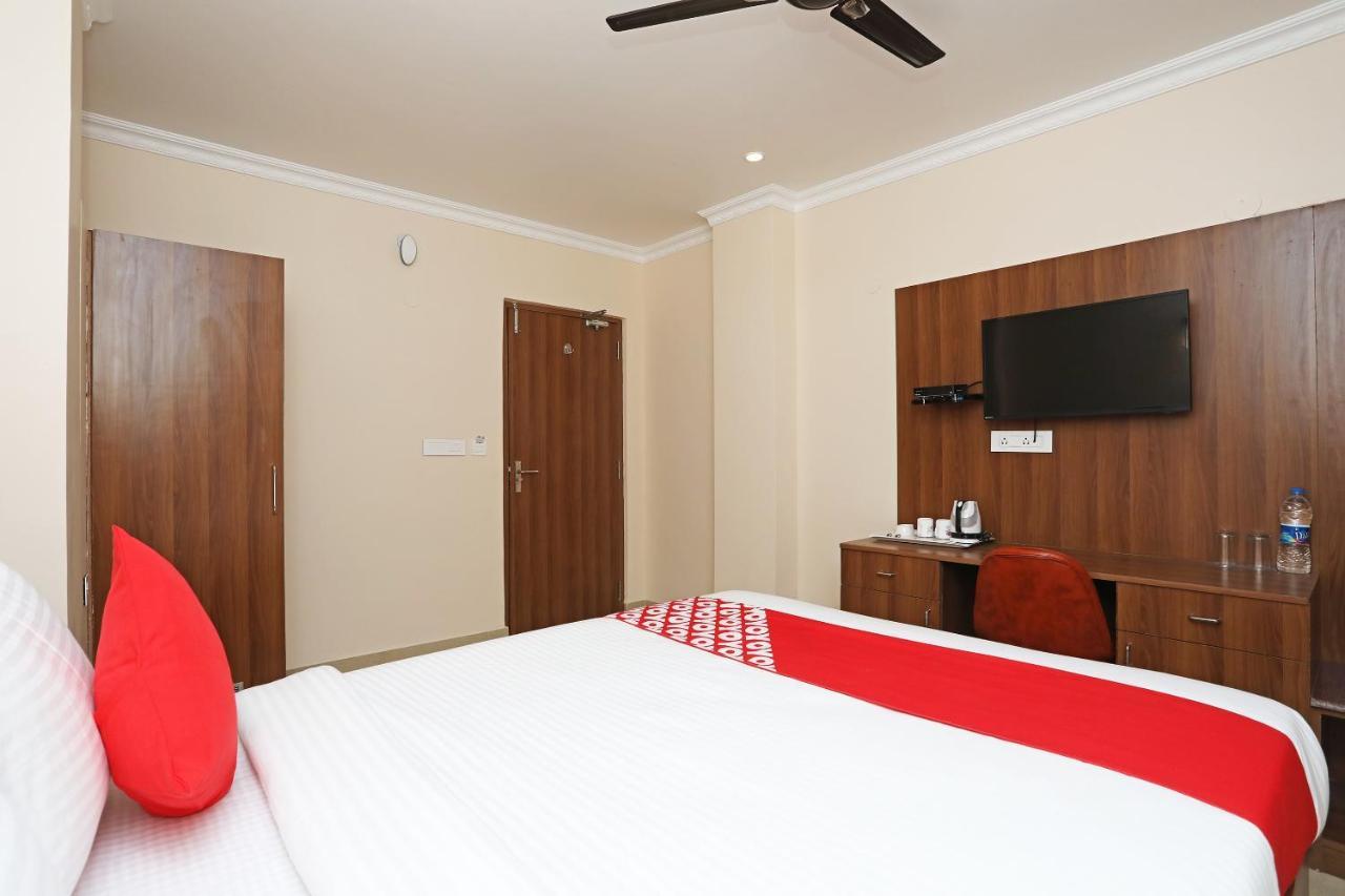 Oyo 13528 Kumud Plaza Hotel Bhuvanesvar Kültér fotó