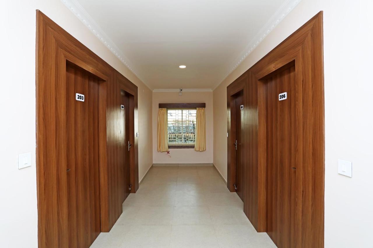 Oyo 13528 Kumud Plaza Hotel Bhuvanesvar Kültér fotó