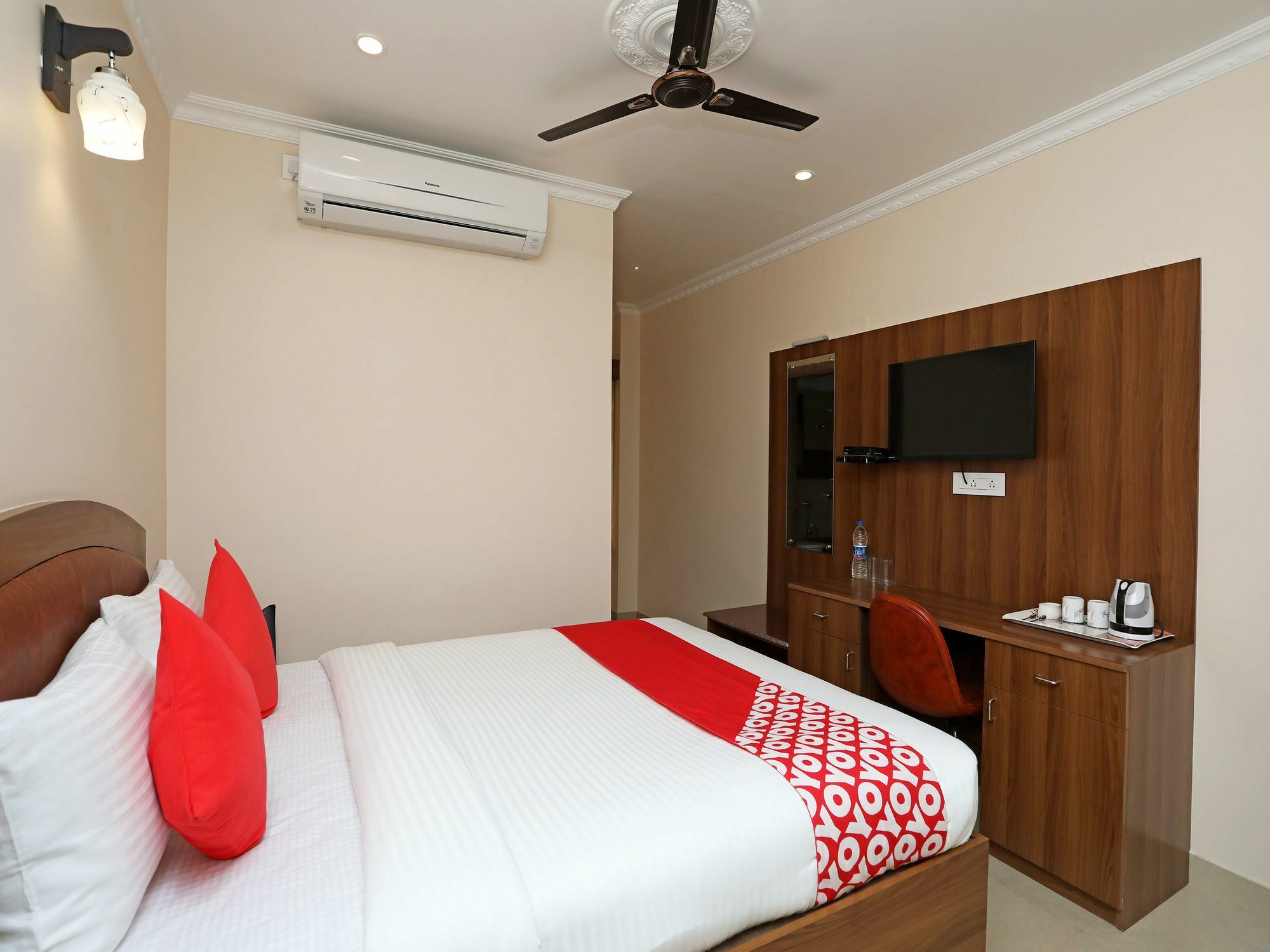 Oyo 13528 Kumud Plaza Hotel Bhuvanesvar Kültér fotó