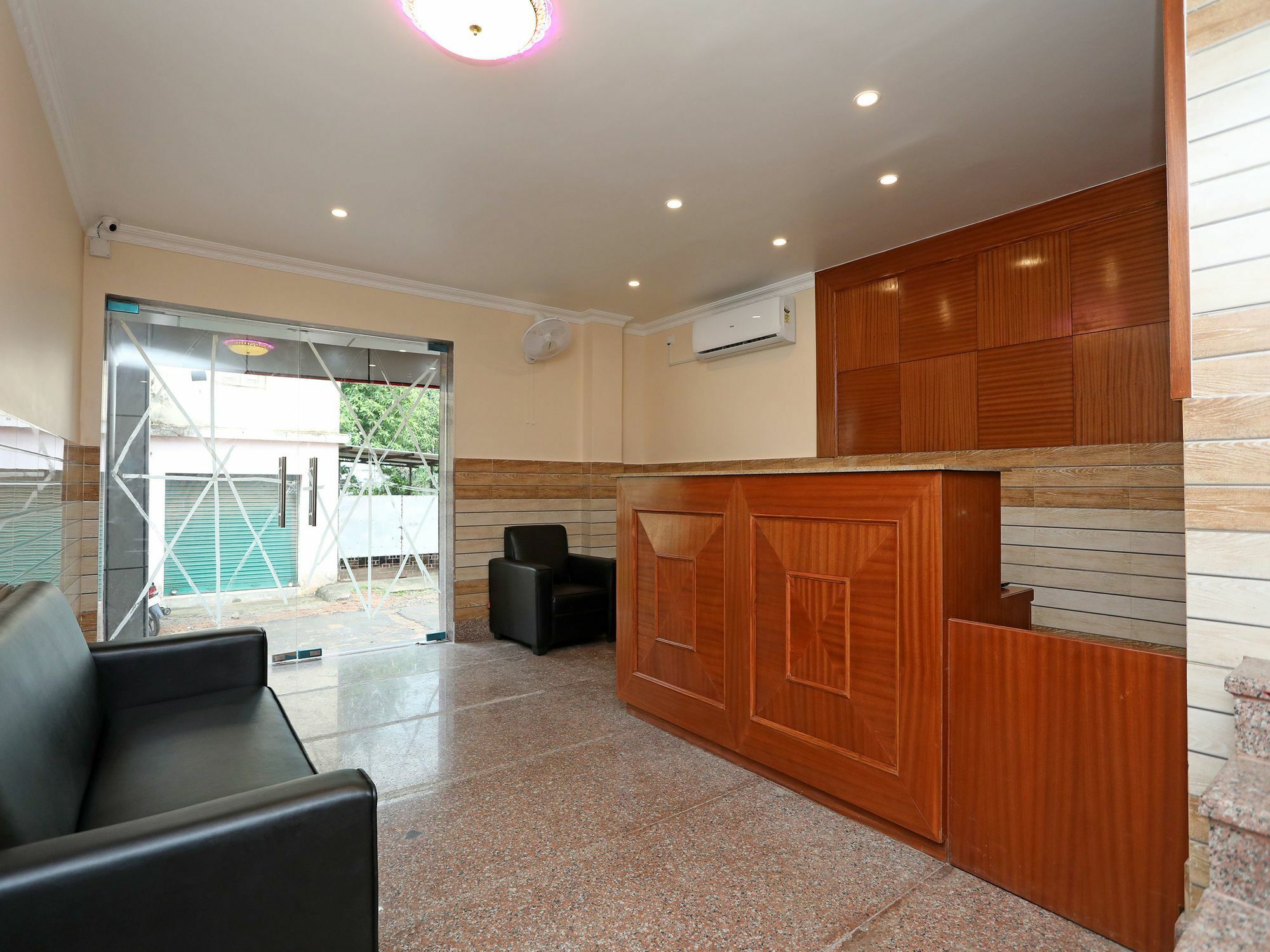 Oyo 13528 Kumud Plaza Hotel Bhuvanesvar Kültér fotó